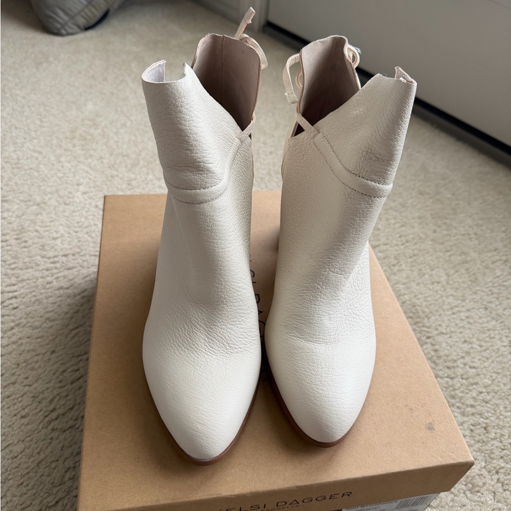 Kelsi Dagger Women's Cream Ankle Booties